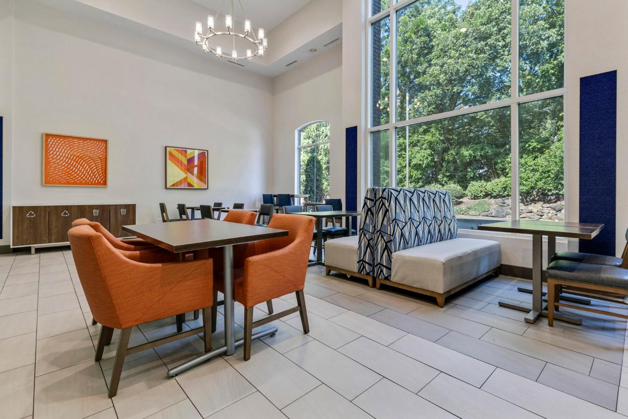 Holiday Inn Express Hotel & Suites Starkville, An Ihg Hotel Esterno foto