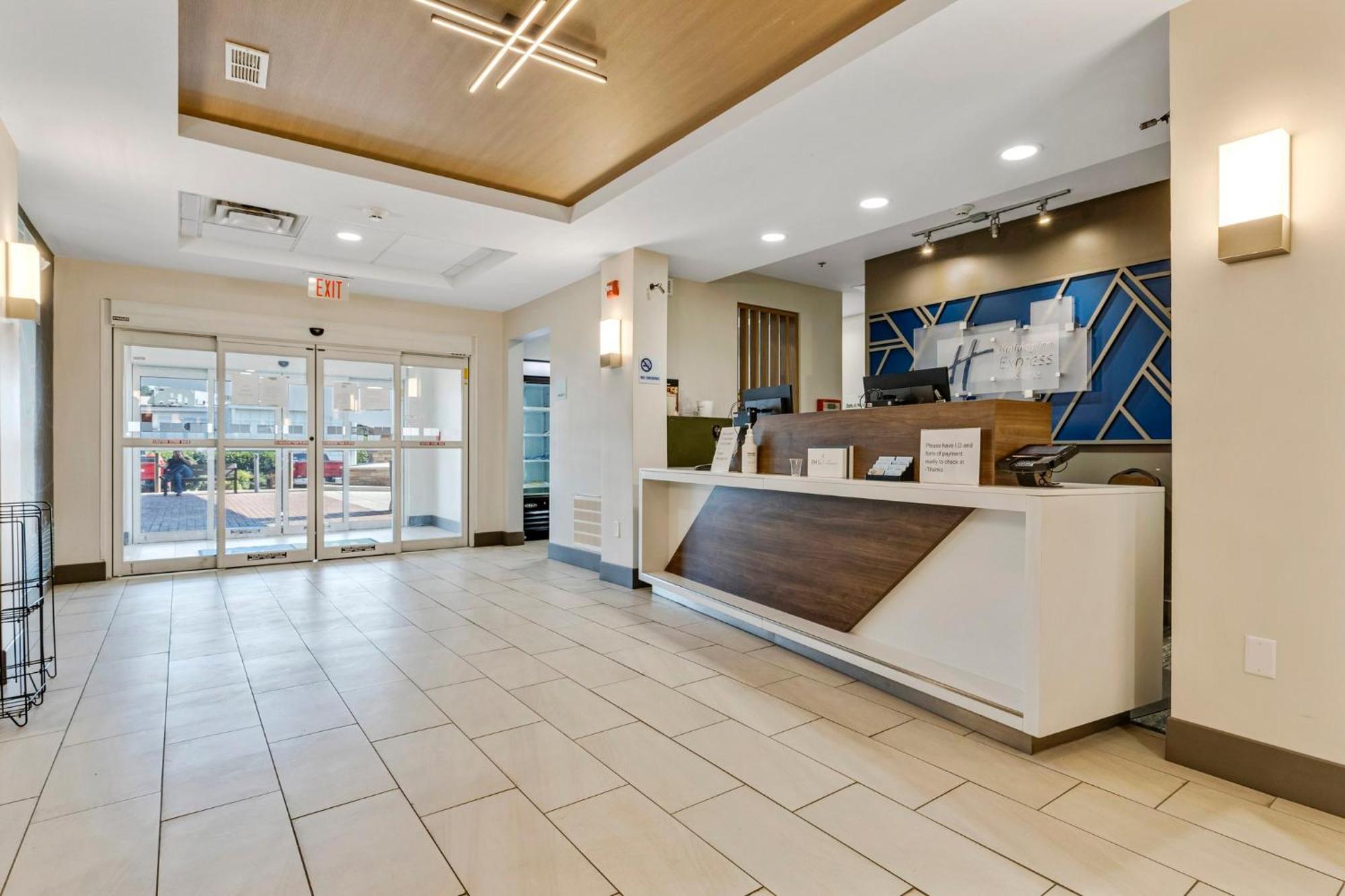 Holiday Inn Express Hotel & Suites Starkville, An Ihg Hotel Esterno foto