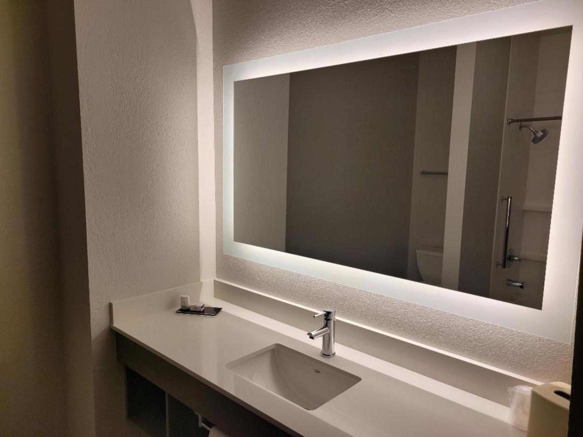 Holiday Inn Express Hotel & Suites Starkville, An Ihg Hotel Esterno foto