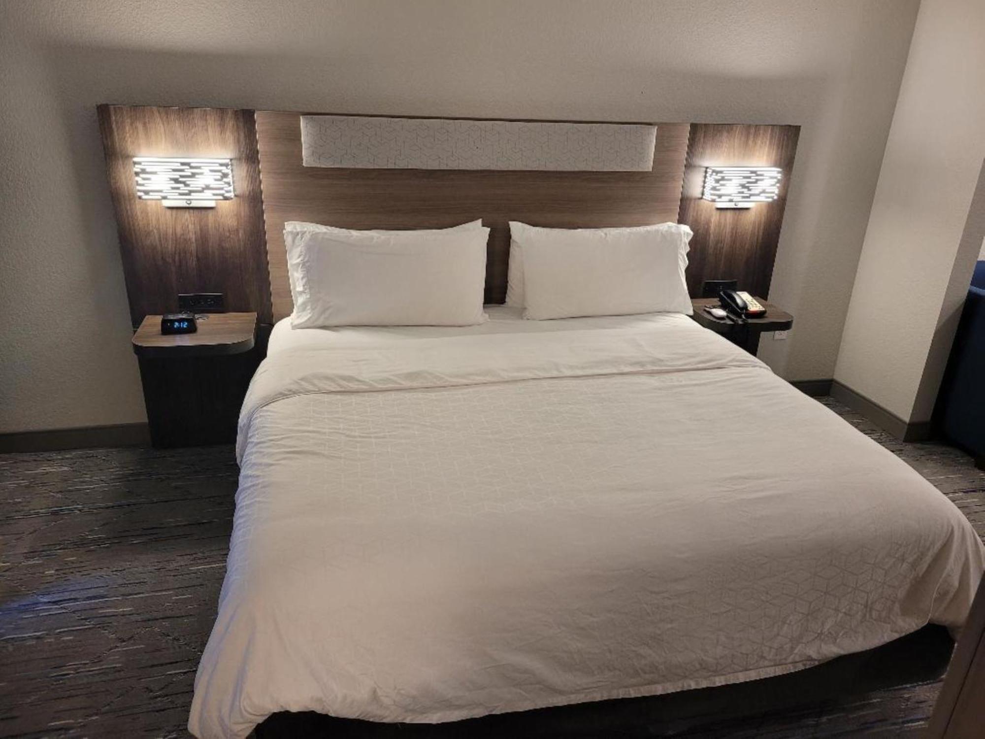 Holiday Inn Express Hotel & Suites Starkville, An Ihg Hotel Esterno foto