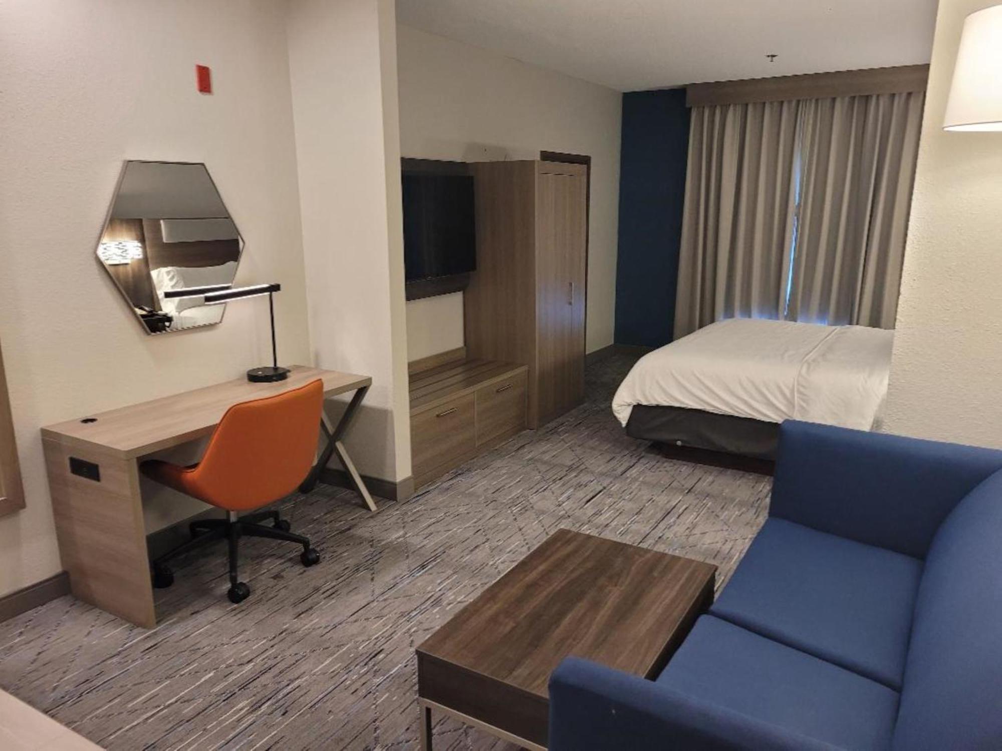 Holiday Inn Express Hotel & Suites Starkville, An Ihg Hotel Esterno foto