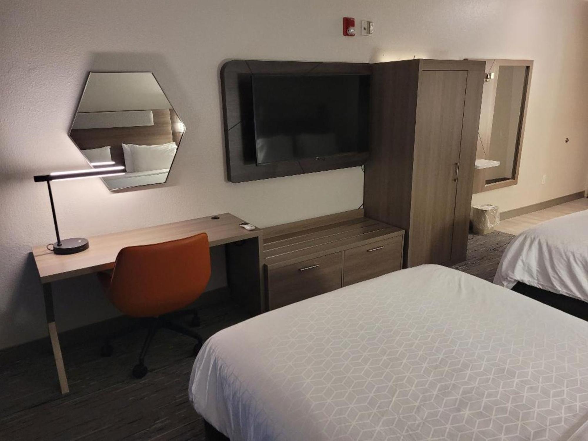 Holiday Inn Express Hotel & Suites Starkville, An Ihg Hotel Esterno foto