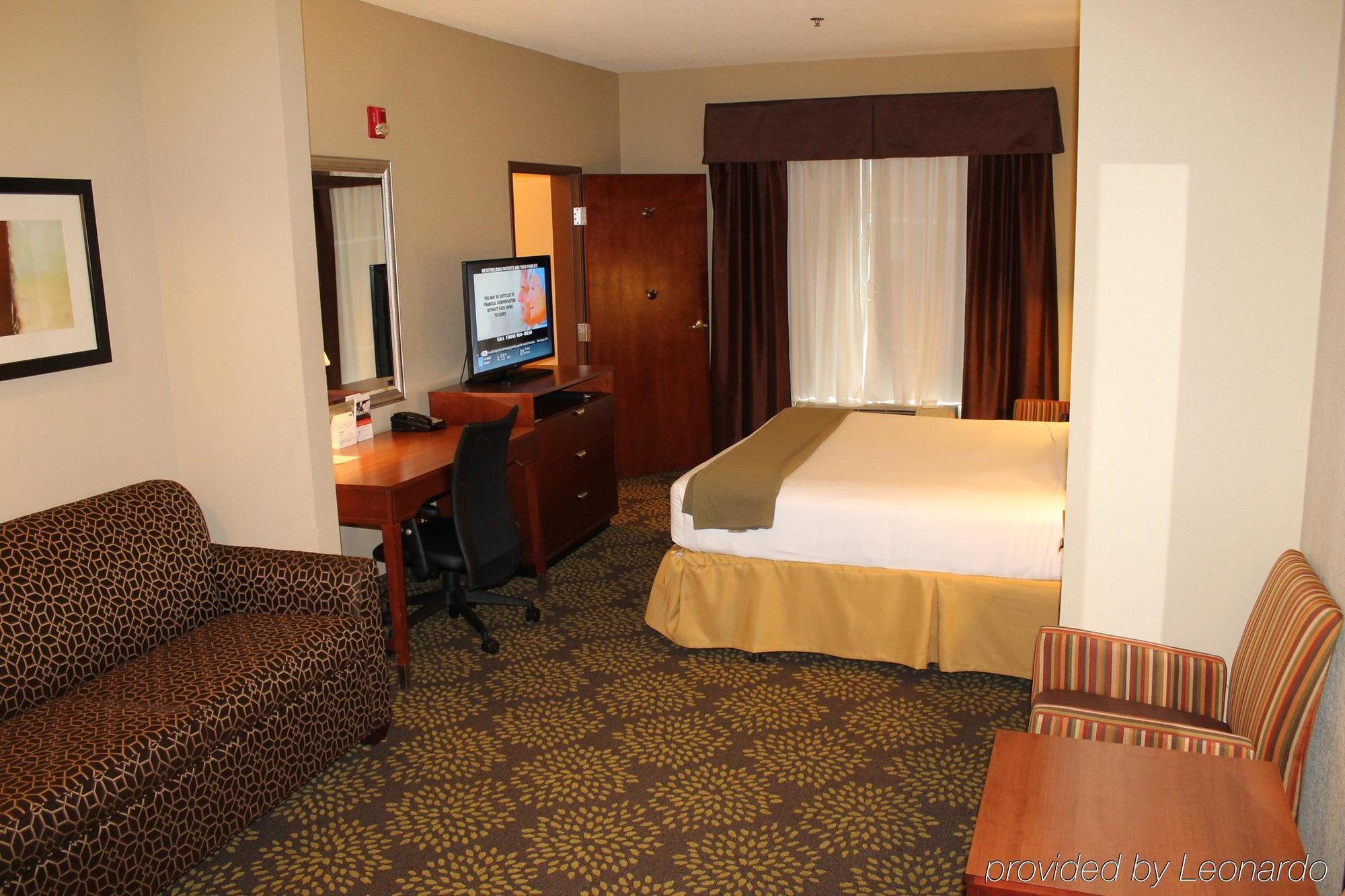 Holiday Inn Express Hotel & Suites Starkville, An Ihg Hotel Esterno foto