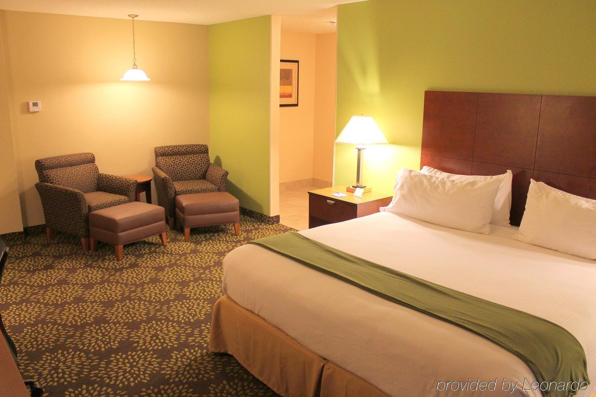Holiday Inn Express Hotel & Suites Starkville, An Ihg Hotel Esterno foto