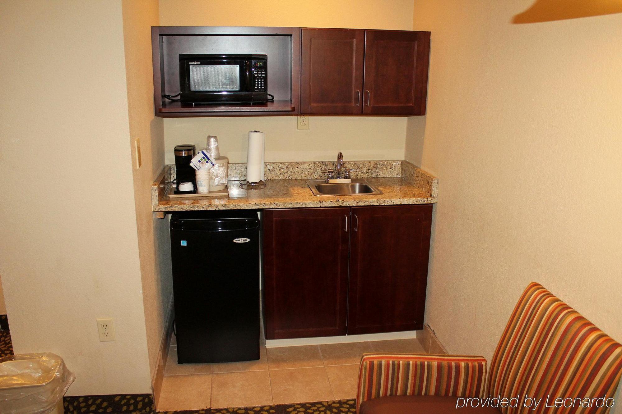 Holiday Inn Express Hotel & Suites Starkville, An Ihg Hotel Esterno foto