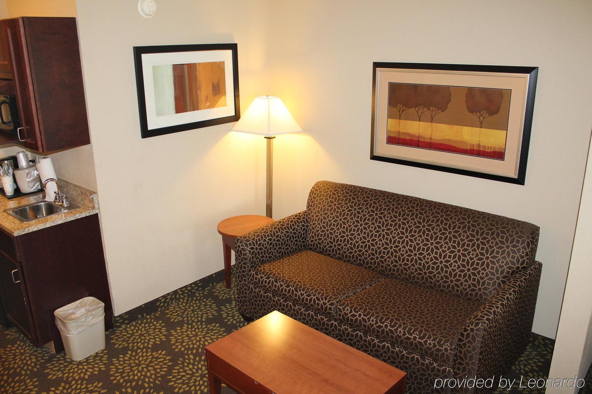 Holiday Inn Express Hotel & Suites Starkville, An Ihg Hotel Esterno foto