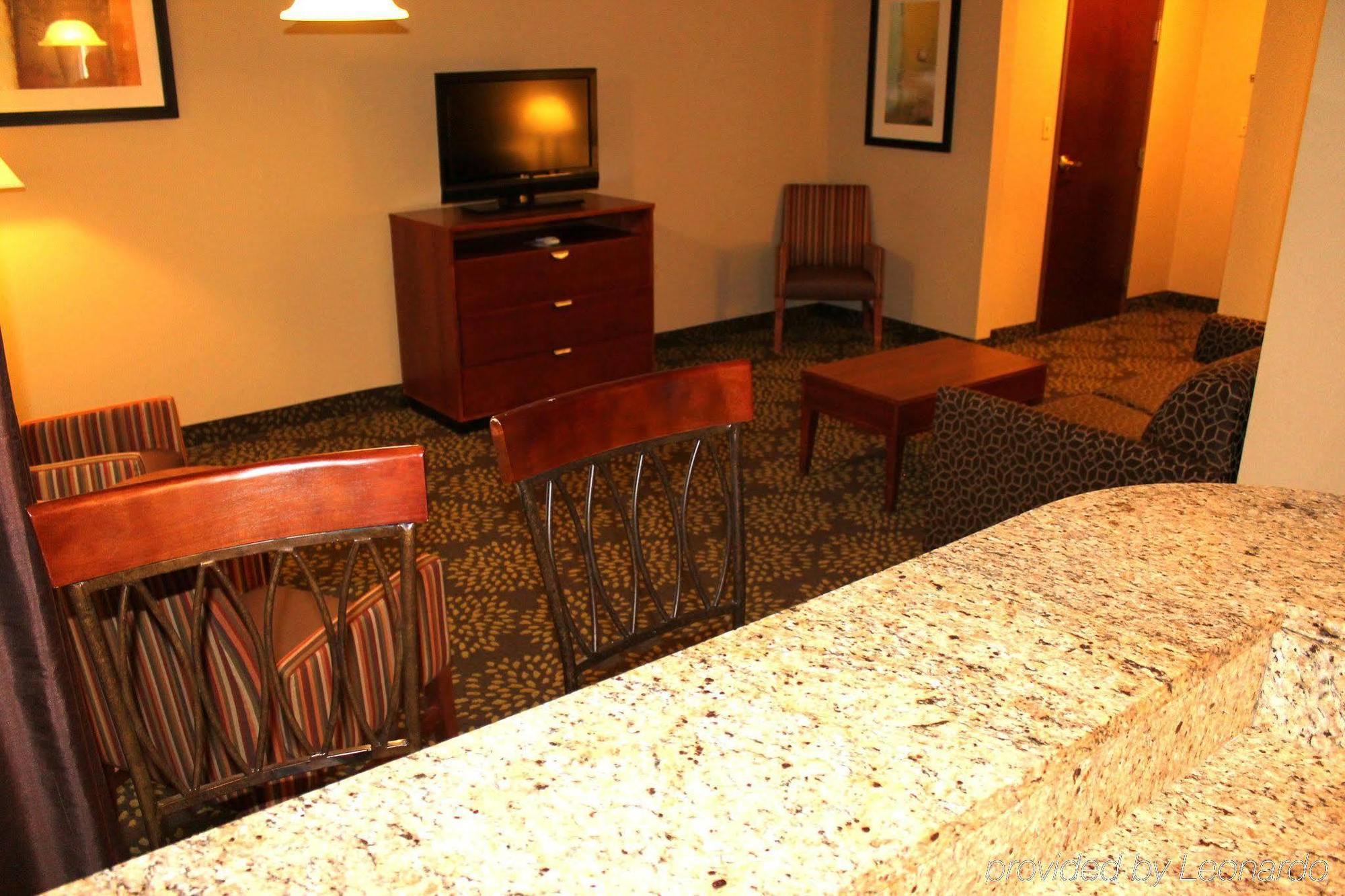 Holiday Inn Express Hotel & Suites Starkville, An Ihg Hotel Esterno foto