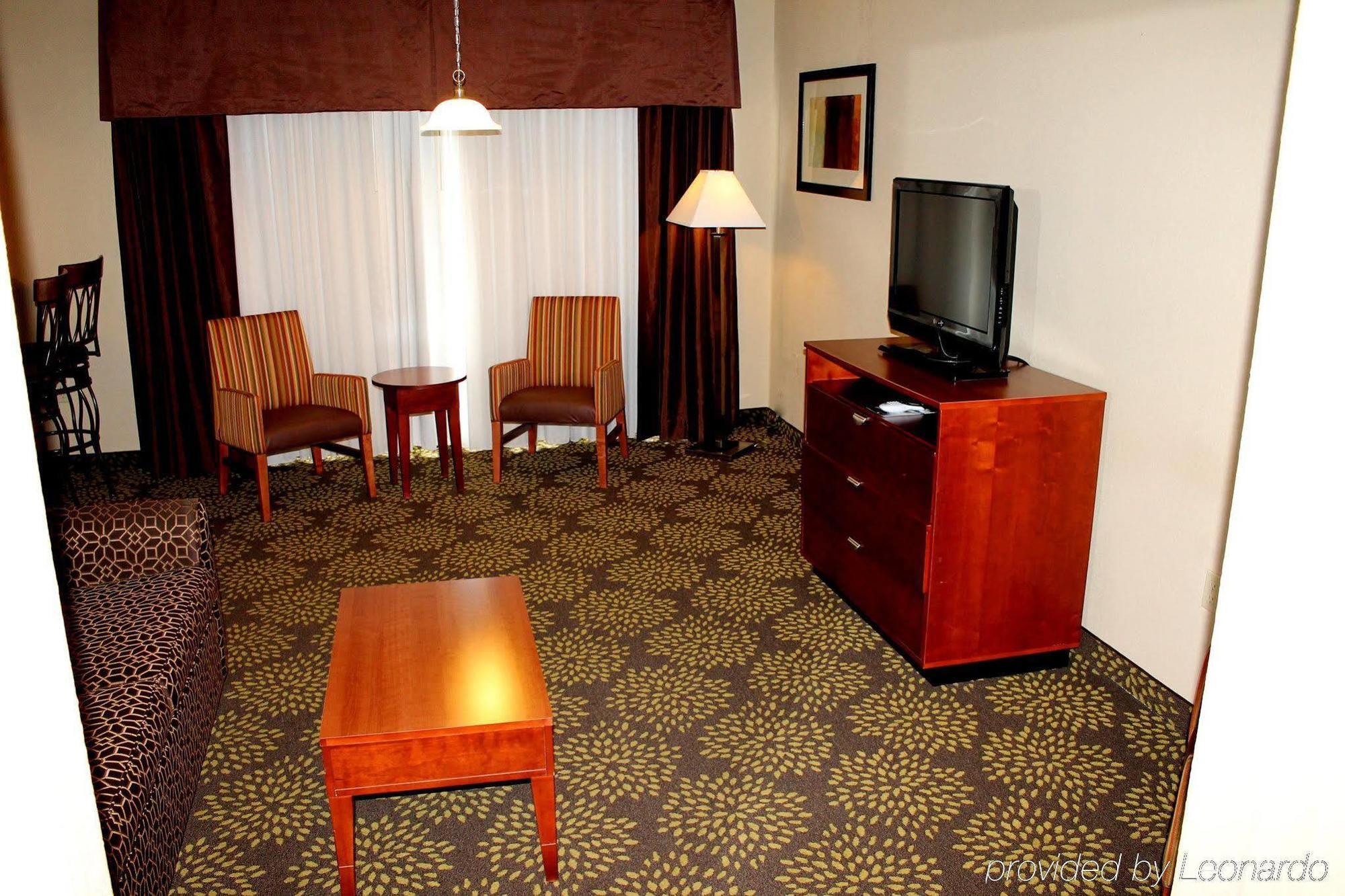 Holiday Inn Express Hotel & Suites Starkville, An Ihg Hotel Esterno foto